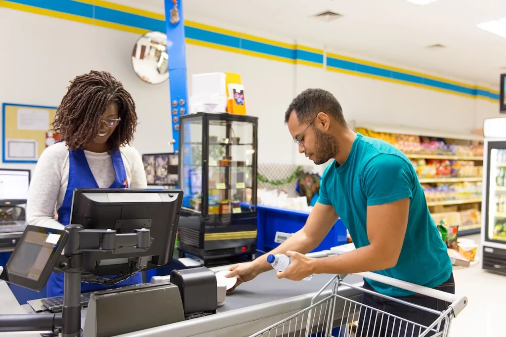 consejos-comunicación-supermercado-cajera-cliente_converted