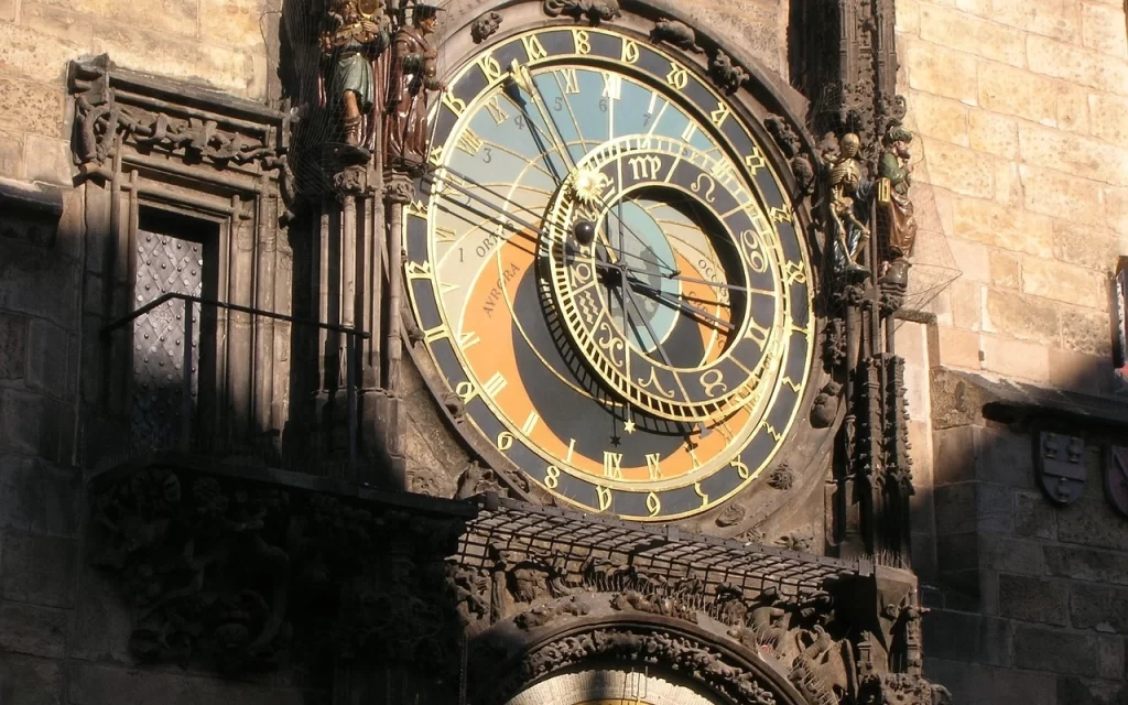 Curiosidades-europeas-descubriendo-lo-inesperado-en-el-viejo-continente-reloj-astronomico-praga